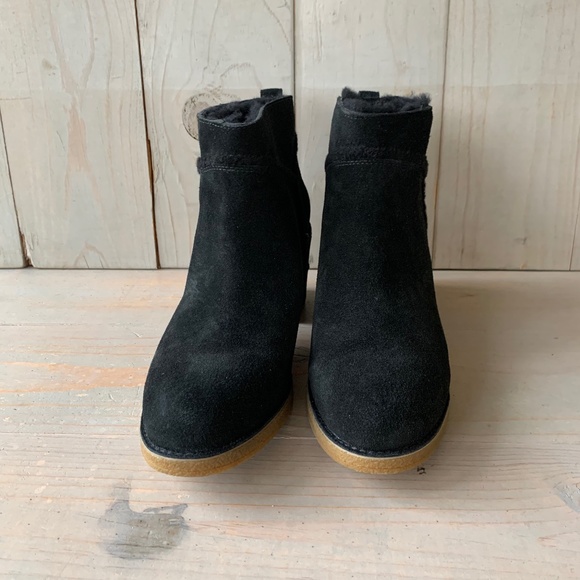 UGG KASEN 2 BLACK SUEDE BOOTIES NIB - Picture 3 of 7